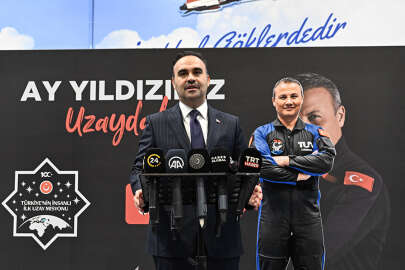 Bakan Kacır, uzaydaki Türk astronot Alper Gezeravcı ile Bursa'dan görüştü
