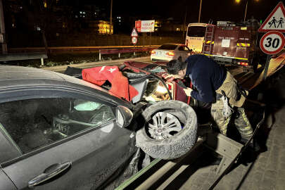 Aracın patlayan lastiğini değiştirenlere otomobil çarptı; 1 ölü, 2 yaralı