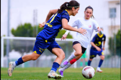 Kadın futbolunda da zirve mücadelesi Galatasaray ile Fenerbahçe arasında geçiyor