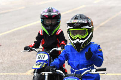 5 ve 6 yaşındaki kardeşler 3 kupaya sahipler