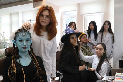 Bursa'da meslek lisesi öğrencileri film setlerindeki makyajı uygulamalı öğreniyor