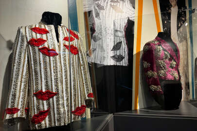 Zeki Müren'i anlatan 'Elbet Bir Gün Buluşacağız' sergisi Bursa'da açıldı