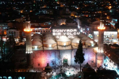 Bursa Ulu Cami Ramazan mahyasına kavuştu