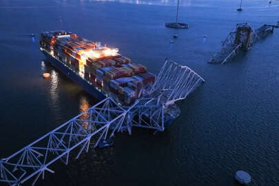 ABD'de geminin çarptığı köprü çöktü; 7 kişi kayıp
