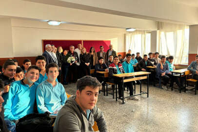  Artvinli eski öğrencilerinden Ahmet Hoca’yı duygulandıran sürpriz