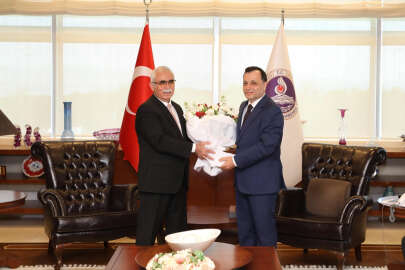 AYM Başkanı Zühtü Arslan, görevini Kadir Özkaya'ya devretti