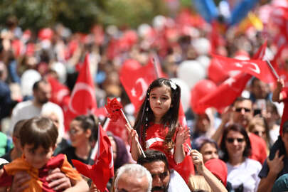 Bursa'da 23 Nisan coşkusu: Tüm çocuklar aynı dilde gülümser