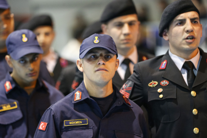 Bursa'da bir günlüğüne asker olan engelli gençler tezkere aldı