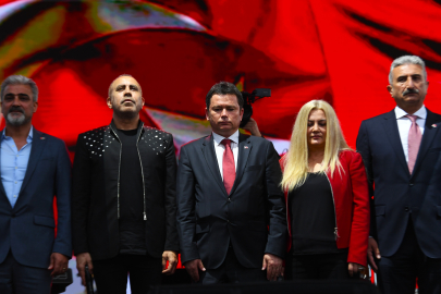 Haluk Levent Bursa'daki konserinde Gazze’deki soykırıma dikkat çekti
