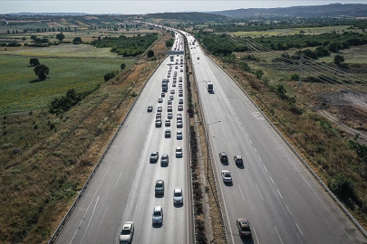Dönüş yolundaki tatilciler yollarda yoğunluk oluşturdu