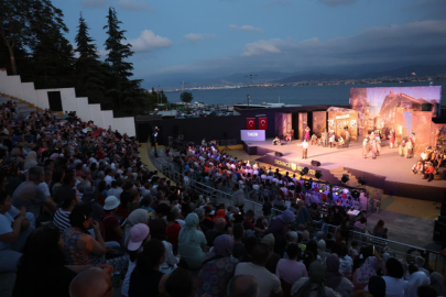 Bursa Devlet Tiyatrosu 'Keşanlı Ali Destanı' oyununu Derince'de sahneledi