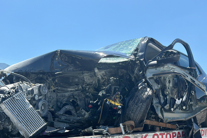 Bursa'da bariyere çarpan otomobilin sürücüsü hayatını kaybetti