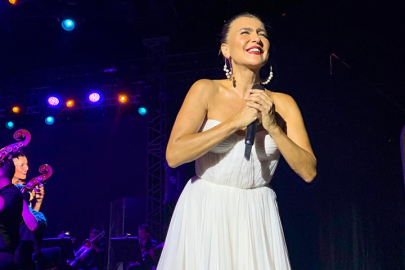 Şevval Sam'dan Bursa Festivali'nde muhteşem konser