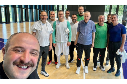 Varank'tan, "Erdoğan'la basketbolda ter attık" özçekimi!