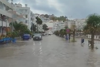Sağanak Mudanya Sahil yolunu göle çevirdi