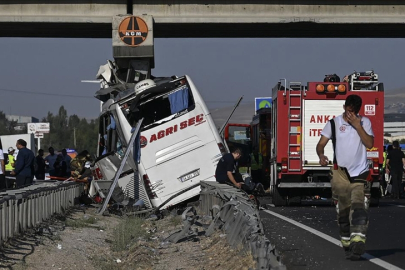 Ankara'da feci kaza; Köprü ayağına çarpan otobüste 9 kişi öldü, 26 kişi yaralandı