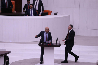 Alpay Özalan kürsüde Ahmet Şık'ı yumrukladı, DEM'li kadın vekil yaralandı