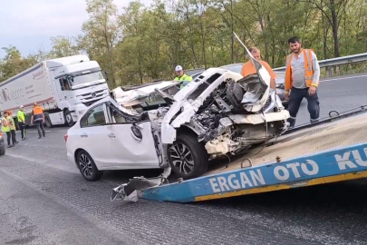 İnegöl'de otomobil kamyona arkadan çarptı; 1’i ağır, 2 yaralı