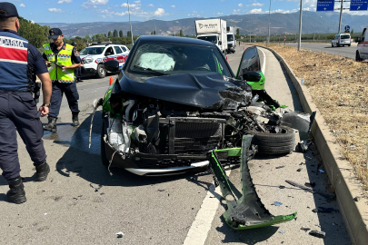 İznik'te tır ile otomobil çarpıştı; 4 yaralı