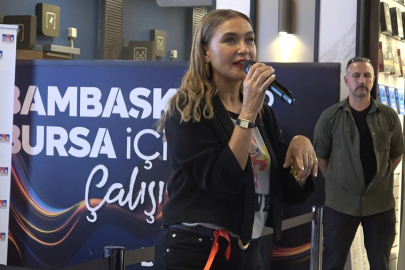 Şevval Sam yeni plağını Bursa'da tanıttı