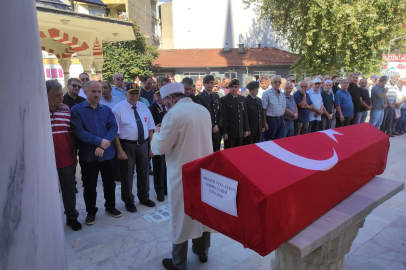 Kıbrıs gazisi askeri törenle toprağa verildi