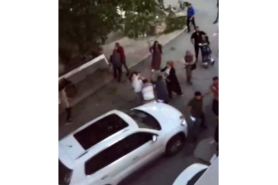 Otomobile ceviz düşme kavgasına iş makinesiyle geldi, 20 kişi yaralandı!