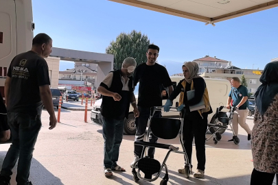 Tamir ettiği aracının altında kaldı