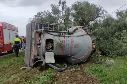 Çimento yüklü tanker devrildi, şoför yaralandı