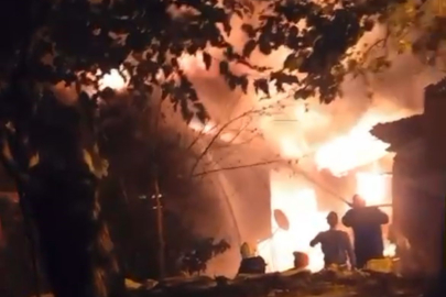 Bursa'da 3 ev alevlere teslim oldu