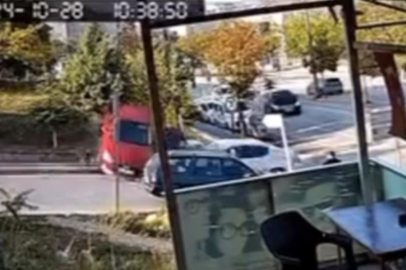 Sürücü fenalaştı, önce yayaya sonra otomobile çarptı