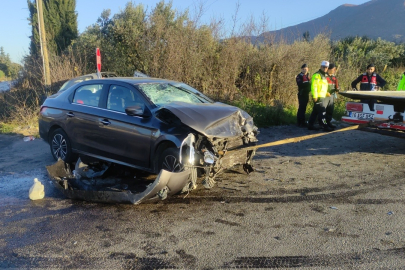 Orhangazi'de iki otomobil kafa kafaya çarpıştı; 7 yaralı