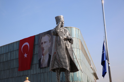 Bursa Kent Meydanı'na Atatürk Heykeli