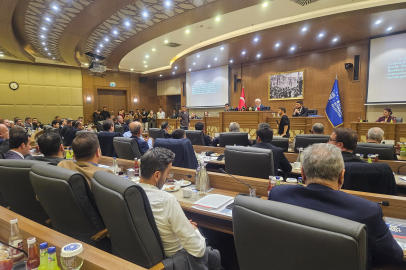 Stratejik Plan AKP'nin çekimser oyuna rağmen kabul edildi