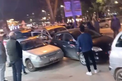 Direksiyon başında fenalaştı, önündeki araca çarptı; 2 yaralı