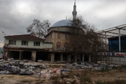 Üst katta ibadet, alt katta fuhuş ve uyuşturucu!