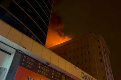 Bursa'da 8 katlı iş hanında korkutan yangın