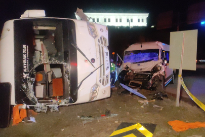 Orhangazi'de iki servis aracının karıştığı kazada 20 işçi yaralandı