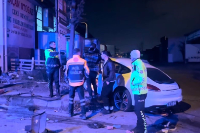 Bursa'da 2 araç kafa kafaya çarpıştı