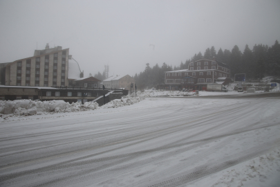 Uludağ yeniden beyaza büründü