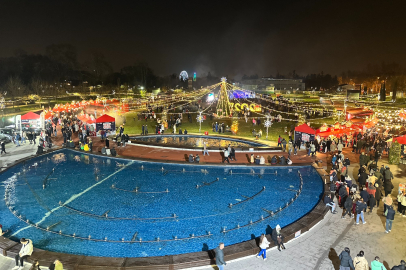 Yeni Yıl Meydanı'nda 2025 heyecanı başladı