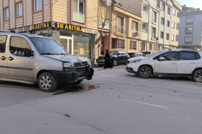 Araçlar çarpıştı; 2'si çocuk 3 kişi yaralandı