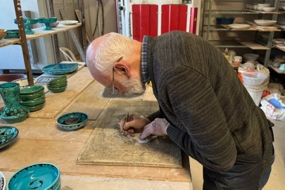 54 yıldır çini ve seramik üreten usta, yeni ustalar için ömrünü adadı