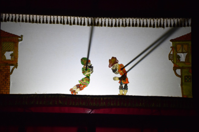 Çocuklar Hacivat-Karagöz oyunuyla eğlendi