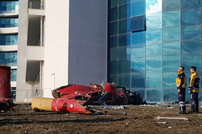 Yoğun sis nedeniyle binaya çarpan ambulans helikopter düştü; 4 ölü