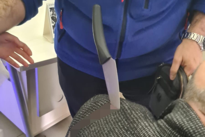 Bursa'da bir kadın çocuklarının yanında diş hekimini bıçakladı