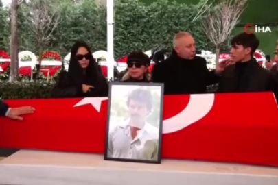 Binlerce seveni Ferdi Tayfur’u son yolculuğuna uğurladı