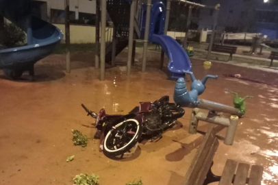 Bursa'da çocuk parkına dalan motosikletli hayatını kaybetti