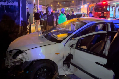 Kontrolden çıkan otomobil korkuluklarda asılı kaldı; 1 ölü