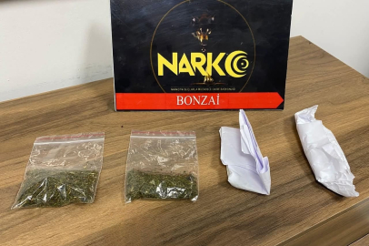 Uyuşturucu tacirleri 60 gram bonzai ile yakalandı