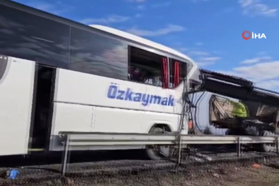 Yolcu otobüsü kamyona arkadan çarptı: 3 ölü, 33 yaralı